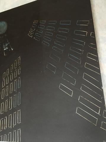 Stad in de nacht beschikbaar voor biedingen