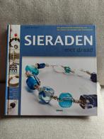 Sieraden met draad - Sara Withers., Ophalen, Zo goed als nieuw