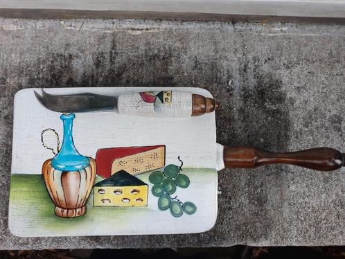 Elegant vintage kaasplankje in keramiek, bijpassend kaasmes., Antiek en Kunst, Antiek | Keramiek en Aardewerk, Ophalen of Verzenden