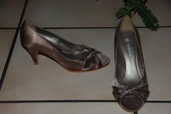 Taupebruine jurkpumps met hakken Maat 36 als NIEUW!, Kleding | Dames, Schoenen, Zo goed als nieuw, Pumps, Bruin, Ophalen of Verzenden