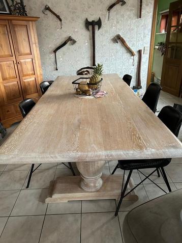 Landelijke tafel beschikbaar voor biedingen