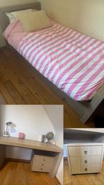 Bed (uitschuifbaar)+ bureau + kast, Huis en Inrichting, Ophalen