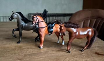 Leuke paardenfiguurtjes beschikbaar voor biedingen
