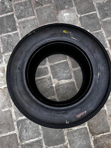 Objet de collection : pneu de piste d'origine Macdonalds Rac