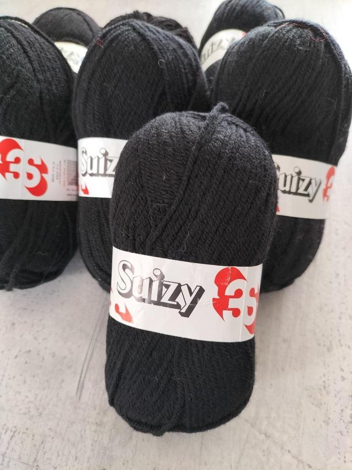 3 bollen wol Switzerland Suizy zwart (6 ballen+34 g)., Hobby en Vrije tijd, Breien en Haken, Ophalen of Verzenden