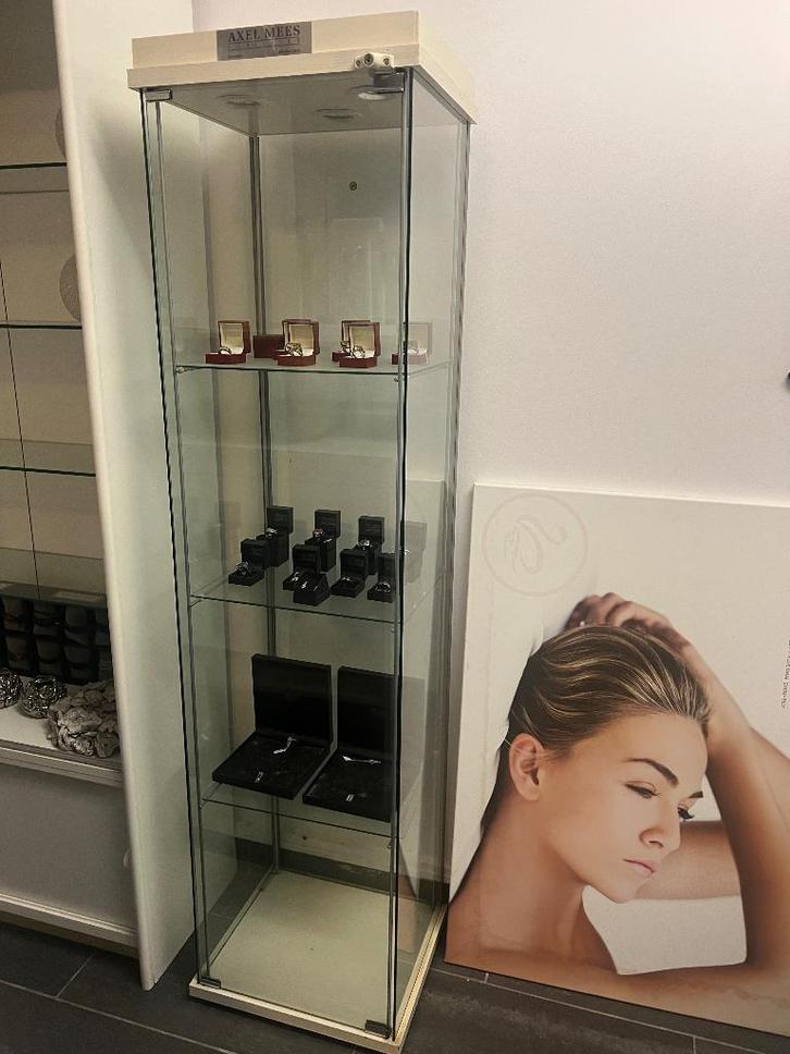 Belle vitrine de magasin — bon état, Maison & Meubles, Armoires | Vitrines, Utilisé, 150 à 200 cm, Moins de 50 cm, 25 à 50 cm