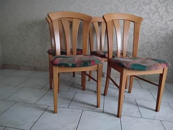 Degelijke eiken stoelen  beschikbaar voor biedingen