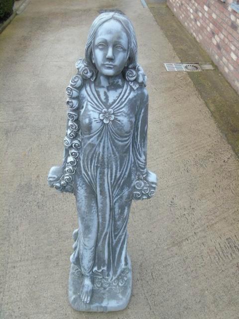 beeld van een vrouw met rozen H 1m55 cm! uitverkocht!, Tuin en Terras, Tuinbeelden, Nieuw, Overige typen, Beton, Ophalen of Verzenden