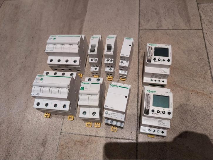 Schneider automaten, Doe-het-zelf en Bouw, Elektriciteit en Kabels, Gebruikt, Ophalen
