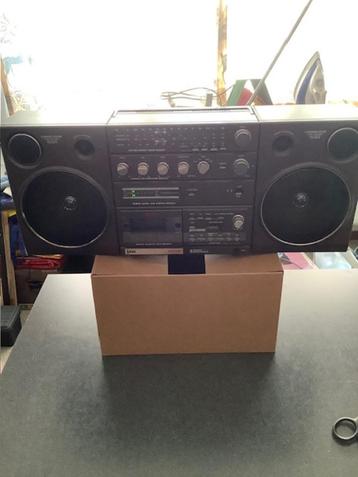 Stereo radio met casettenspeler 4 speaker 20w + 157 casettes beschikbaar voor biedingen