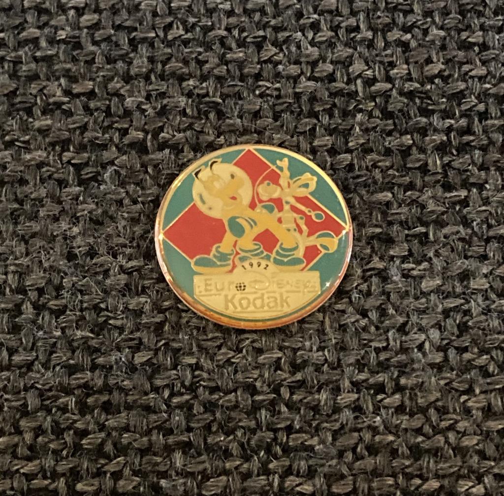 PIN - EURO DISNEY - PLUTO - KODAK, Envoi, Utilisé, Figurine, Insigne ou Pin's