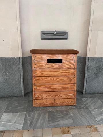 Oude plint (niet gekeurd) beschikbaar voor biedingen