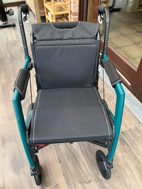 fauteuil roulant hauteur/déambulateur, Divers, Chaises roulantes, Comme neuf, Fauteuil roulant à pousser, Pliant, Enlèvement