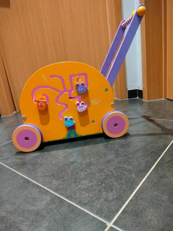 Chariot d'activités en bois beschikbaar voor biedingen