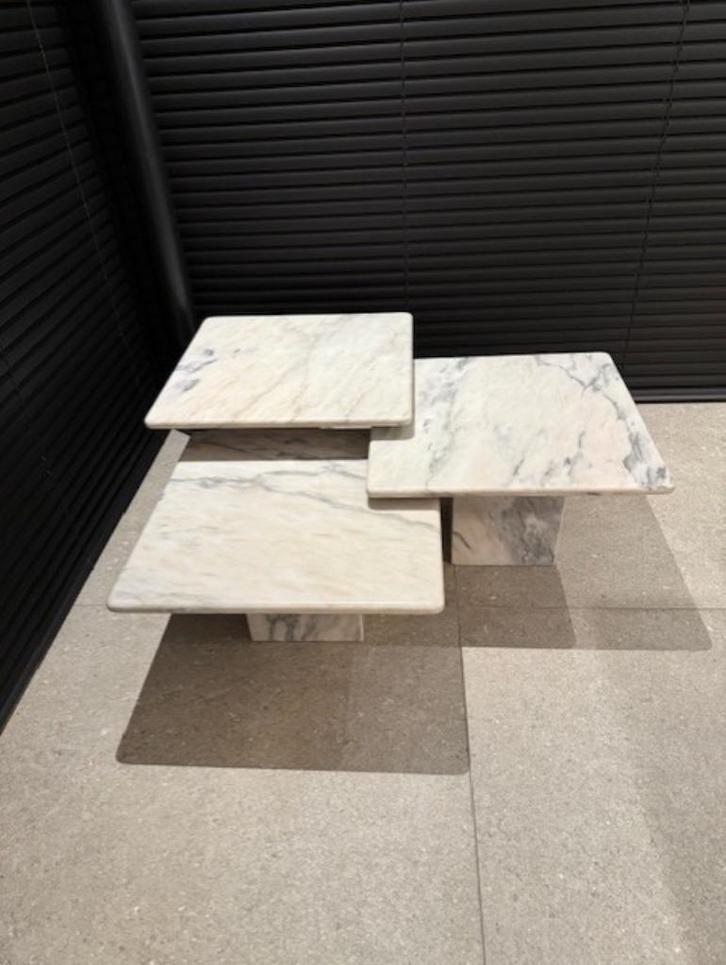 Speelse marmeren combinatie van 3 salon- of bijzettafeltjes, Huis en Inrichting, Tafels | Salontafels, Zo goed als nieuw, 50 tot 75 cm