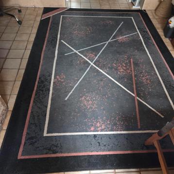 Moderne tapijt  beschikbaar voor biedingen