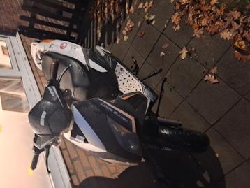 Keeway 50cc 2 takt start en rijd heeft lang stil gestaan  beschikbaar voor biedingen