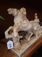 Klassiek beeld: paard met strijdwagen (marmerlook / resin), Ophalen