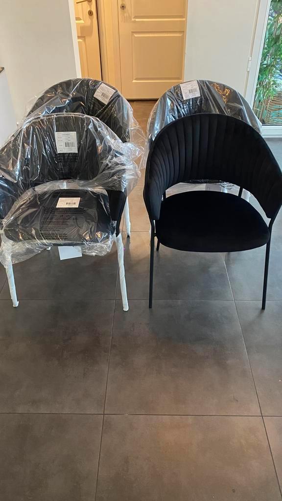 Eetkamerstoelen 4 stuks Nieuw !  Zwart Velvet, Huis en Inrichting, Stoelen, Zo goed als nieuw, Stof, Zwart, Ophalen