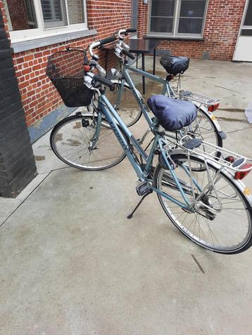 Dames en herenfiets beschikbaar voor biedingen