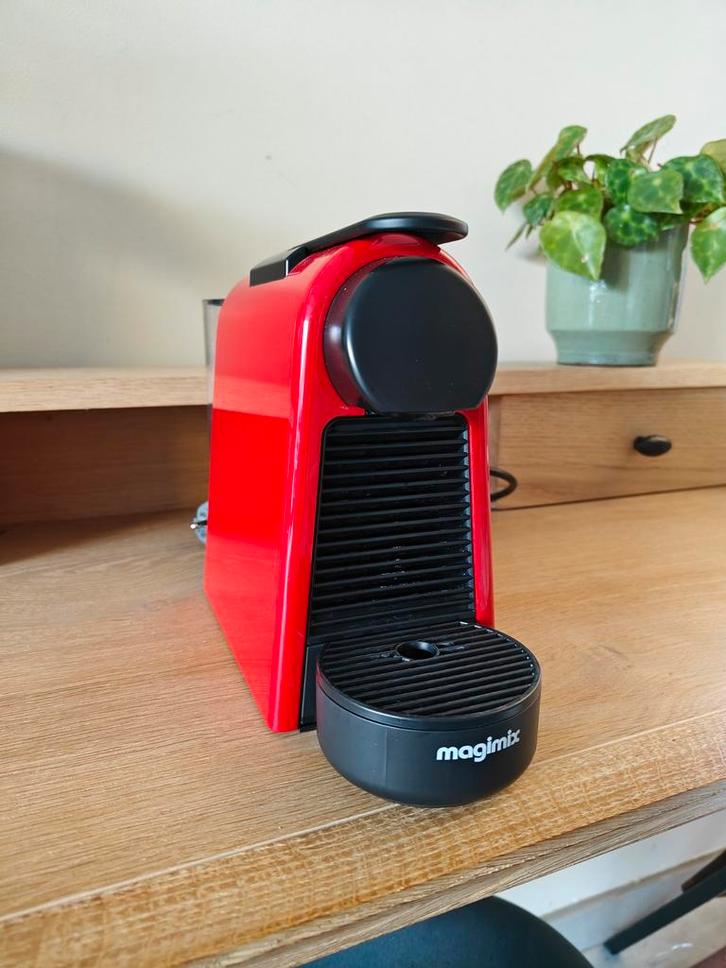 Machine Nespresso Essenza Magimix M 115 mini Ruby Red, Electroménager, Cafetières, Machine à espresso, Enlèvement