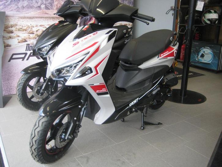 GTS sirocco a 1.799 € de stock en 25 km garantie 3 ans, Fietsen en Brommers, Scooters | Overige merken, Nieuw, Klasse A (25 km/u)