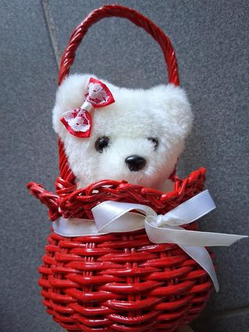 Beertje knuffel in mandje nieuw  beschikbaar voor biedingen