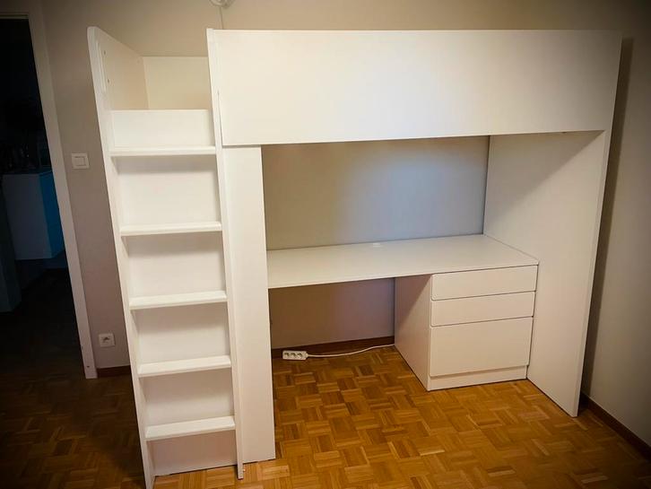 SMÅSTAD Hoogslaper, wit met frame/met bureau met 3 lades, Kinderen en Baby's, Kinderkamer | Stapelbedden en Hoogslapers, Zo goed als nieuw