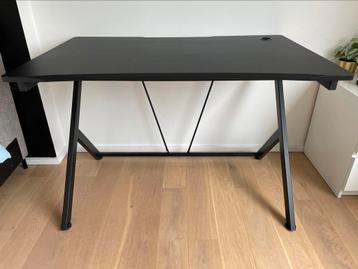 Trust GXT 711 Dominus Gaming Desk beschikbaar voor biedingen