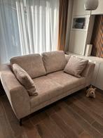 Velour beige ruime tweezit zetel met kussens, Huis en Inrichting, Ophalen, Zo goed als nieuw