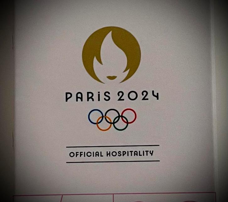 Official Olympic Swatch - Paris 2024, Handtassen en Accessoires, Horloges | Heren, Nieuw, Polshorloge, Swatch, Overige materialen