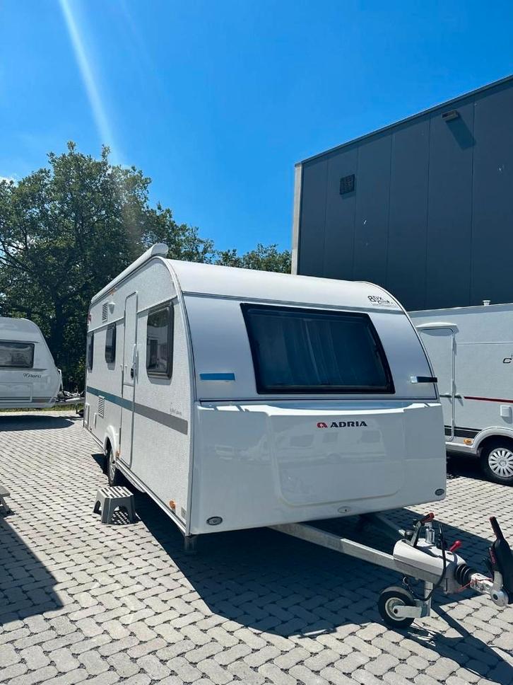Adria Aviva PT 522 Full Option ( 3 stapelbedden  + camera), Caravans en Kamperen, Caravans, Particulier, tot en met 6, 1000 - 1250 kg