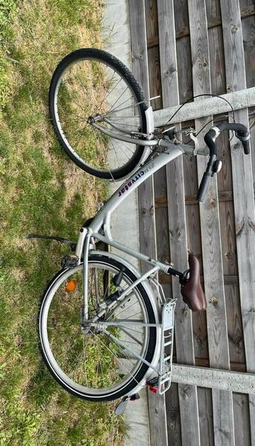 Fiets te koop beschikbaar voor biedingen