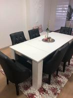 Uitschuifbare witte tafel met chesterfield model stoelen., Maison & Meubles, Salles à manger complètes, Comme neuf, Enlèvement ou Envoi