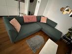 Green sofa L-shaped in Etterbeek, Enlèvement, Banc d'angle, Utilisé, Quatre personnes ou plus