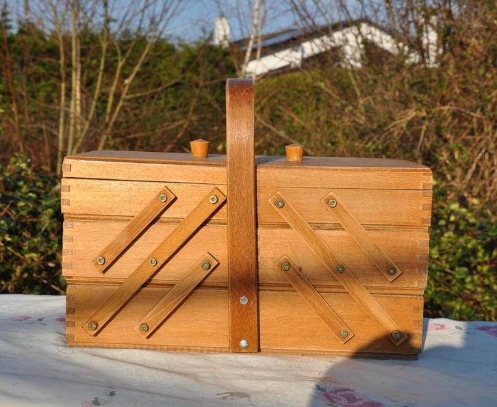 cousette boite a couture en bois 5 compartiment, Hobby & Loisirs créatifs, Couture & Fournitures, Utilisé, Autres types, Enlèvement ou Envoi