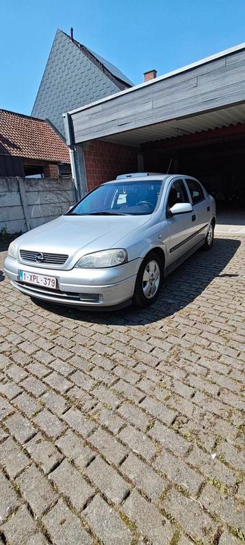 Opel astra sedan bouwjaar 2001 (lpg inst)  Toegang alle LEZ!, Autos, Capteur de stationnement, Argent ou Gris, Achat, Boîte manuelle