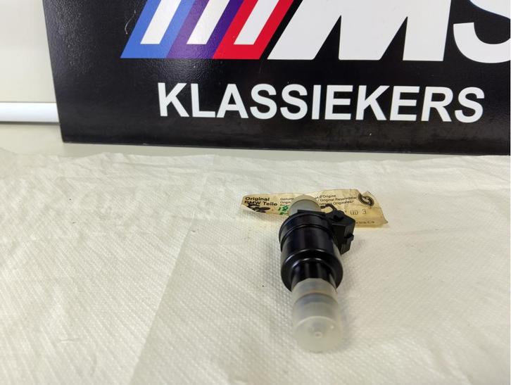BMW E28 518i E30 318i M10 motor injector 13641285053, Auto-onderdelen, Brandstofsystemen, BMW