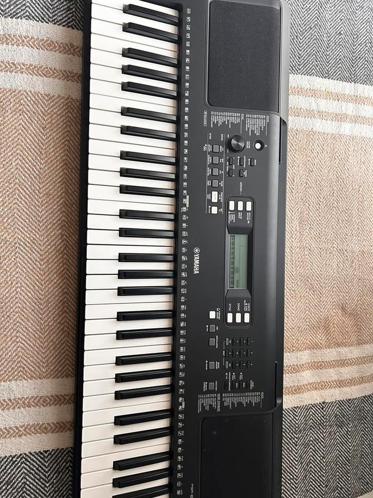 YAMAHA PSR-373E, Muziek en Instrumenten, Keyboards, Zo goed als nieuw, Yamaha, Ophalen