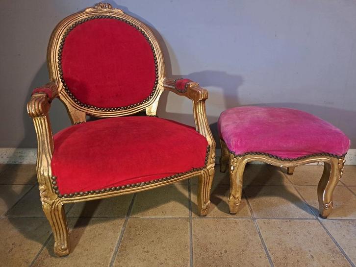 Kinder armstoel + poef / voetenbank . Stijl Barok / Louis XV, Antiek en Kunst, Antiek | Meubels | Stoelen en Sofa's, Ophalen