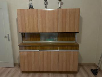 Retro keukenkast + tafel en 4 stoelen beschikbaar voor biedingen