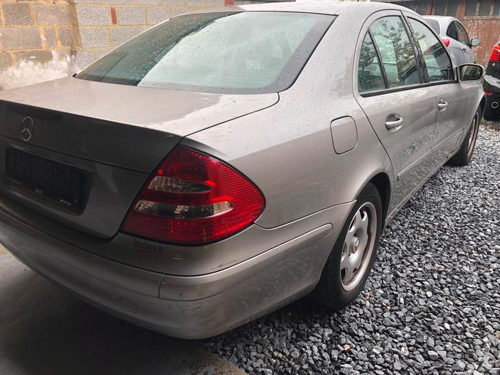 Mercedes E200 cdi automatique clim, Auto's, Mercedes-Benz, Particulier, Te koop, E-Klasse, ABS, Airbags, Airconditioning, Alarm