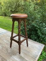 houten barkruk met lederen zitting, Huis en Inrichting, Barkrukken, Ophalen, Gebruikt, 60 tot 90 cm, 1 kruk