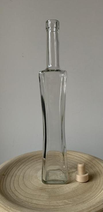50 stuks: Elegante Quadra glazen flessen 500ml + Dop beschikbaar voor biedingen