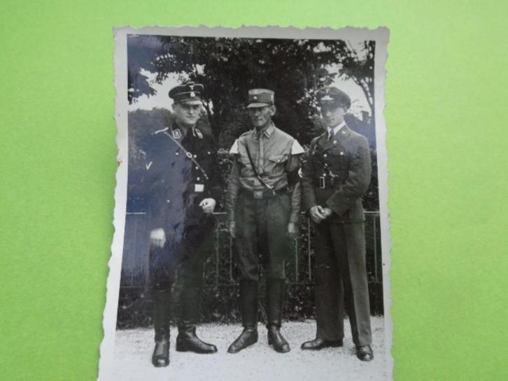 Bijzondere WO2 foto , vader en zijn 2 zonen, Verzamelen, Militaria | Tweede Wereldoorlog, Overige soorten, Foto of Poster, Ophalen of Verzenden