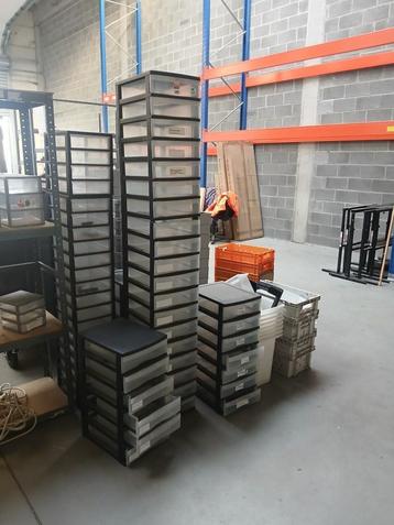 200€ PARTIJ PLASTIC OPBERGLADEDOZEN A4-A6 TORENS beschikbaar voor biedingen