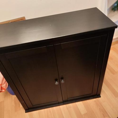 Armoire Hemnes noire GRATUITE - Bon état mais d'occasion, Tickets & Billets, Réductions & Chèques cadeaux