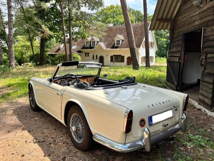 Triumph TR4A IRS, Autos, Triumph, Particulier, TR4, Essence, Cabriolet, Boîte manuelle, Enlèvement