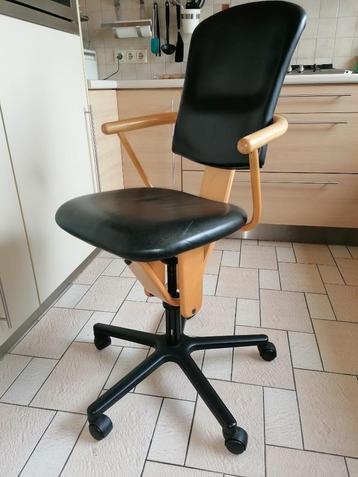 DESIGN BUREAUSTOEL beschikbaar voor biedingen