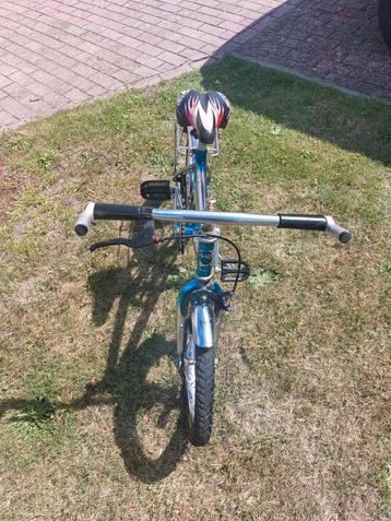 Een 16 inch Fiets met  voor en terug trap rem achteraan beschikbaar voor biedingen